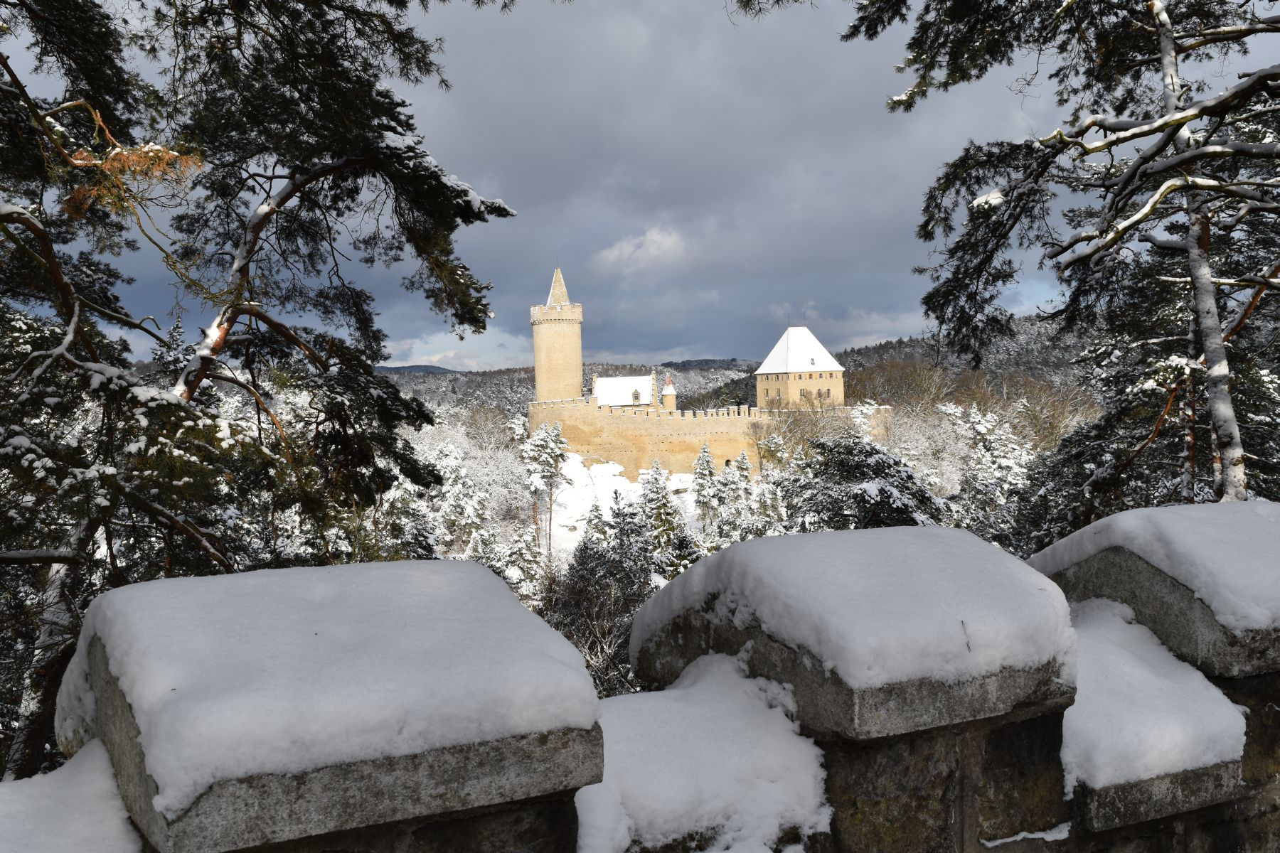 Zima 2017 a hrad Kokořín zasypaný sněhem